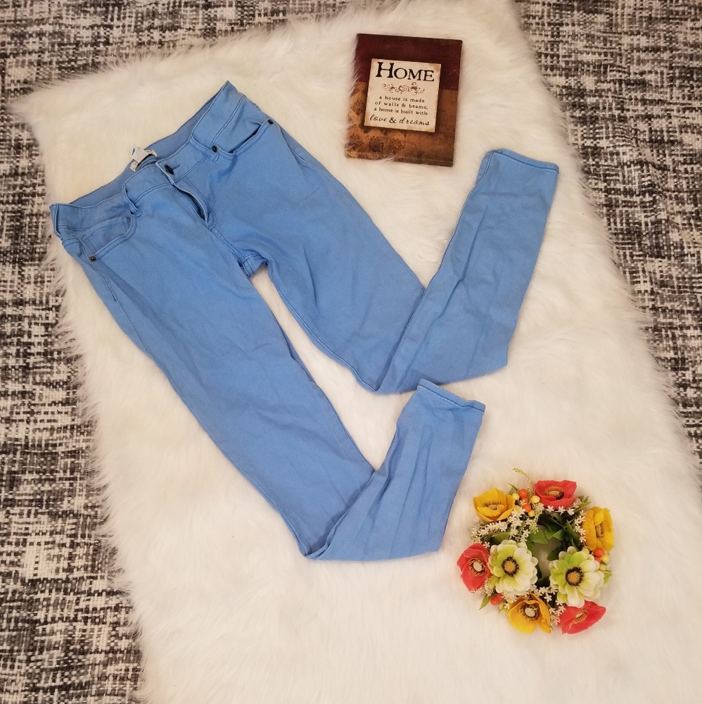 🌻🌺🌻FOREVER 21 SKY BLUE SKINNY JEANS!!